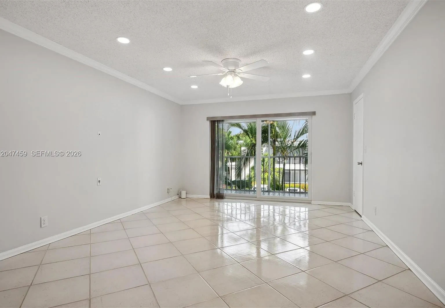 Bay Colony Club Condo — Photo 2