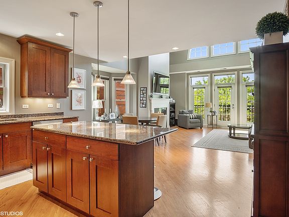 5th image of 1707 N Larrabee St #3S