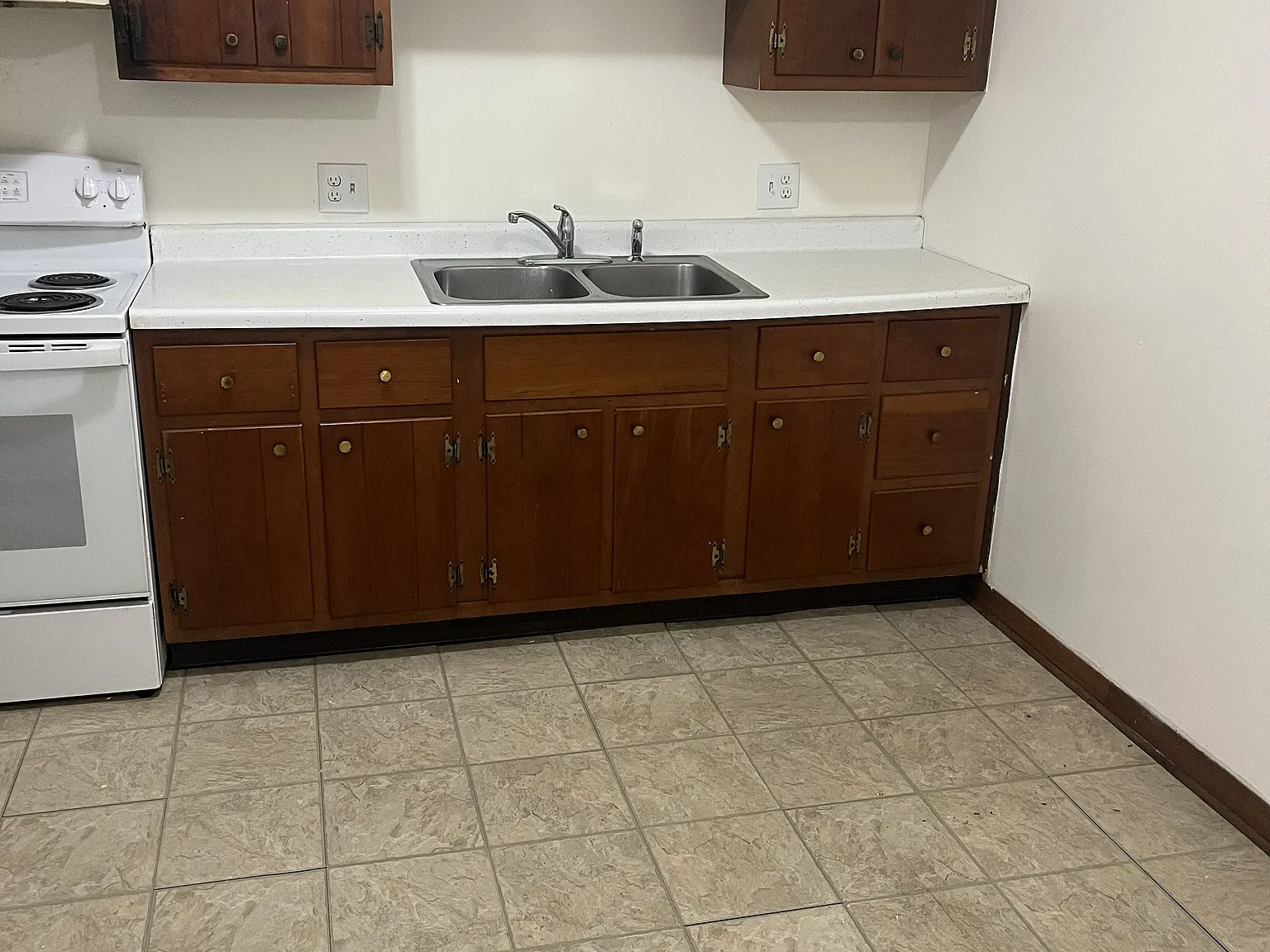 2 bed, 900 sqft, $1,600 — Photo 2