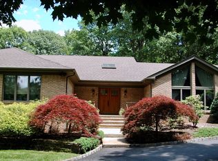25 Shady Brook Ct, Watchung, NJ 07069