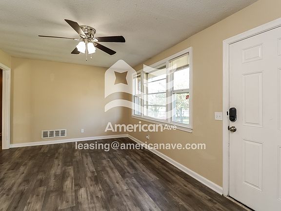 1426_004_living_room_13638865.jpg