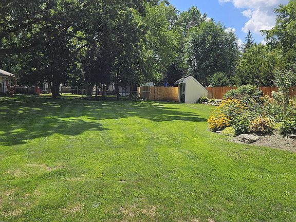 4th image of 1026 Lincoln Lake Ave SE