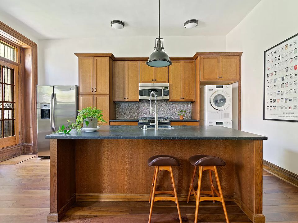 1st image of 189 Park Pl APT 2