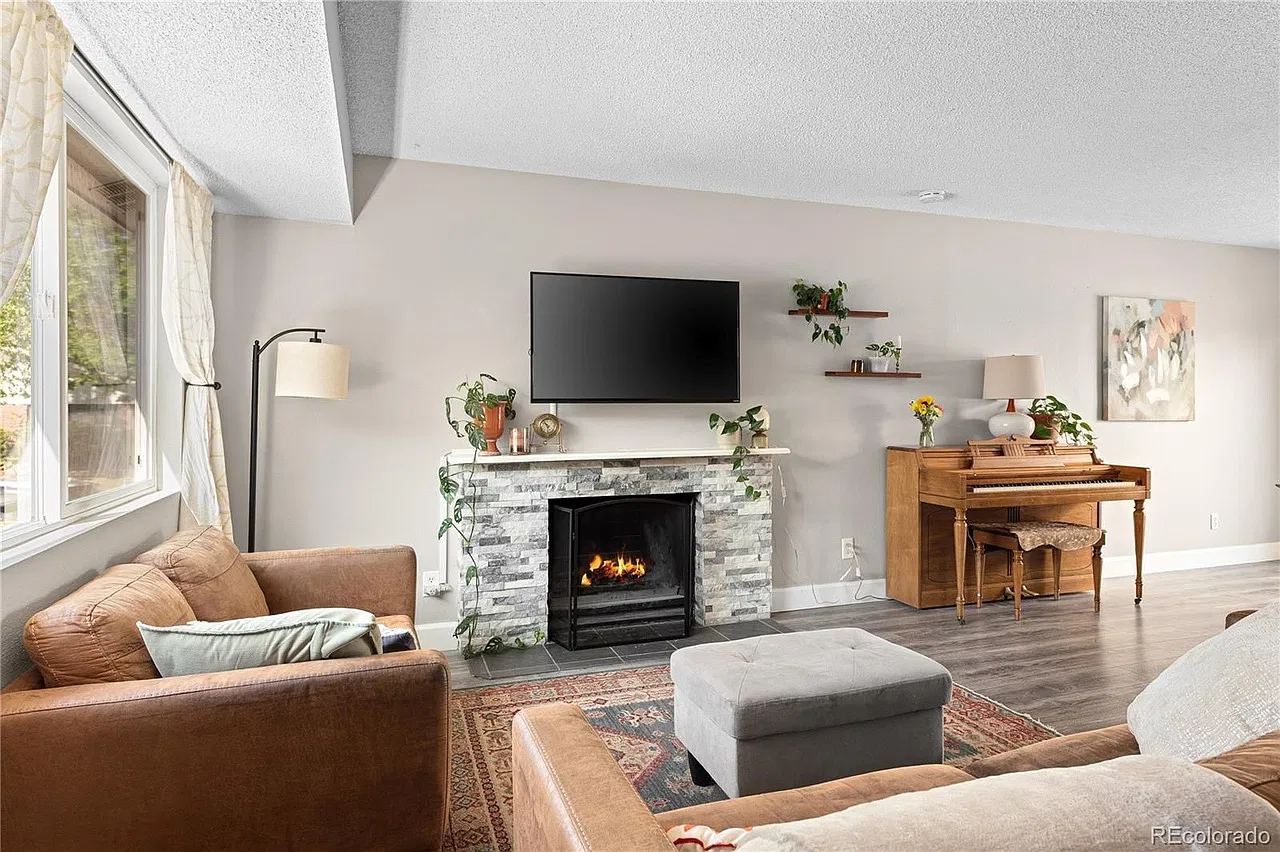 3 bed, 1260 sqft, $2,500 — Photo 2
