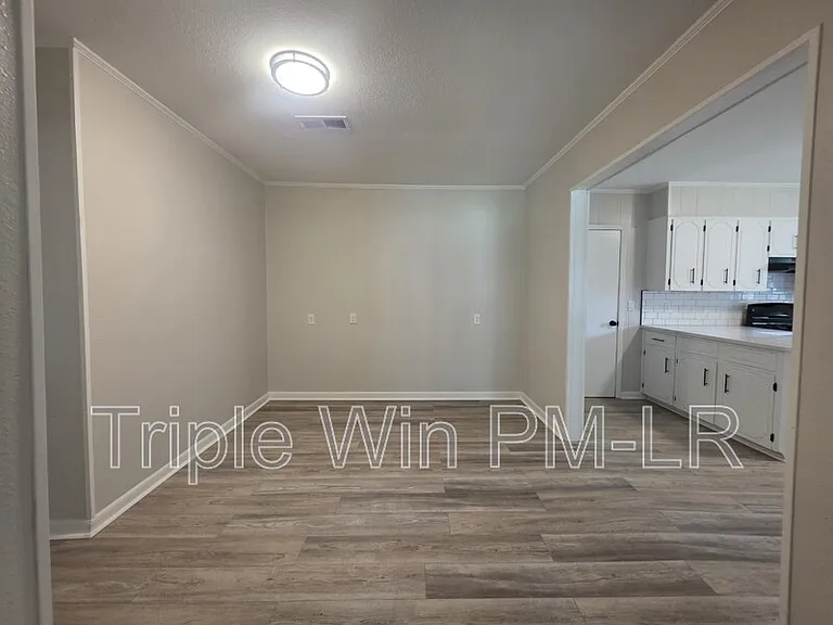 104 E Georgia St — Photo 13
