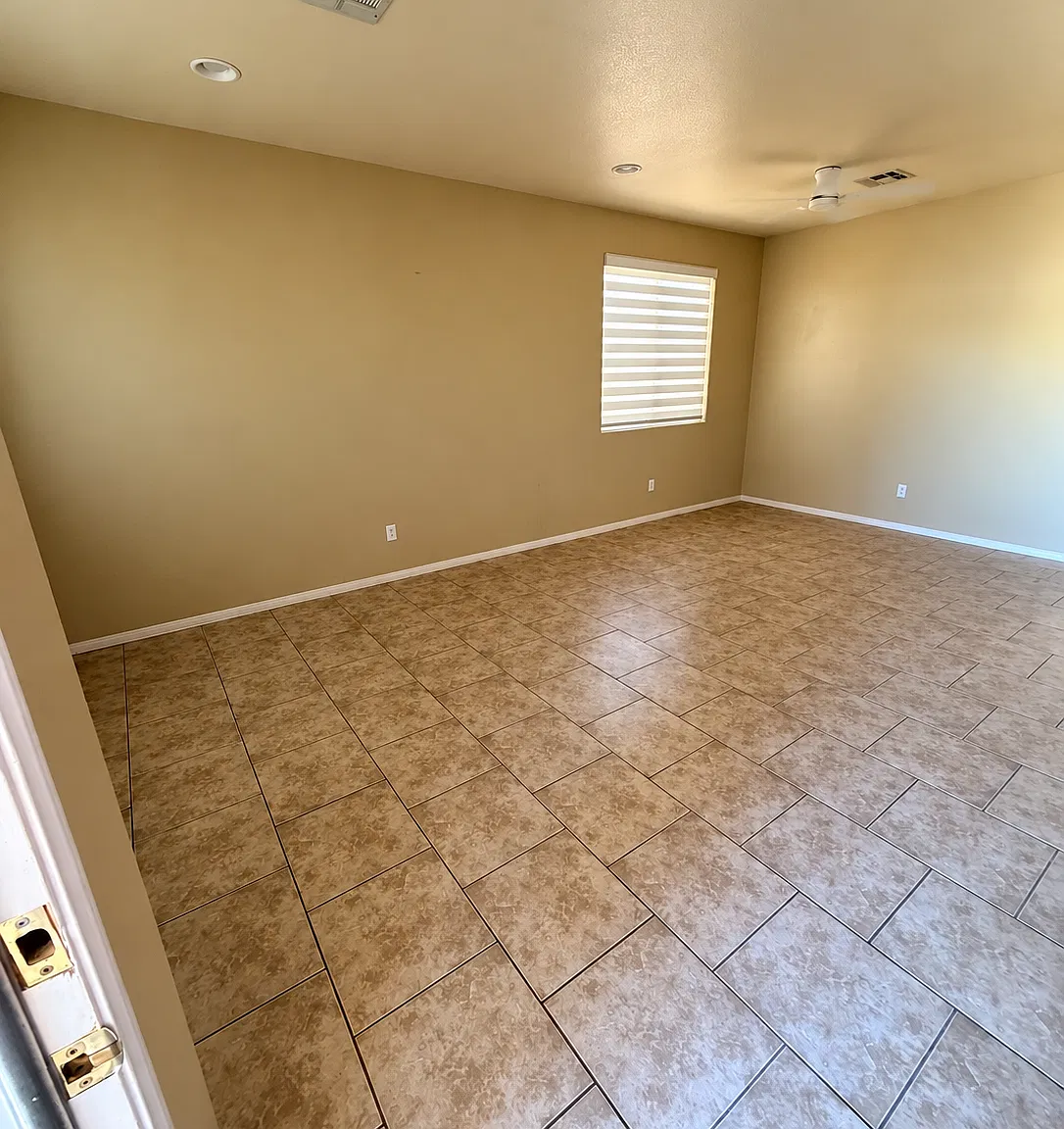 3 bed, 1827 sqft, $2,400 — Photo 2
