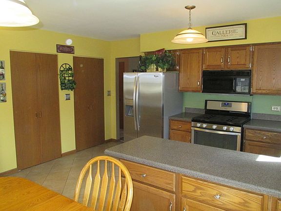 3rd image of 370 N Cedar Ave
