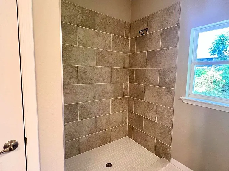 1335 W Walnut St #1 — Photo 7