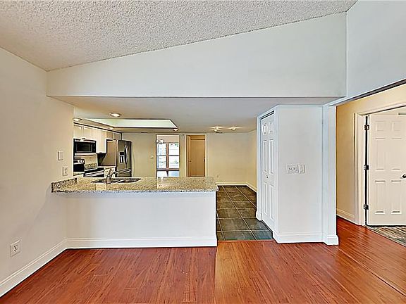 3rd image of 4117 Summerdale Dr