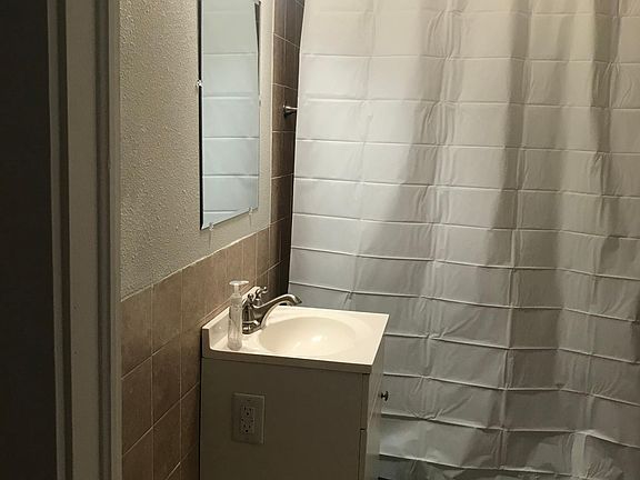 4th image of 333 Grandview St