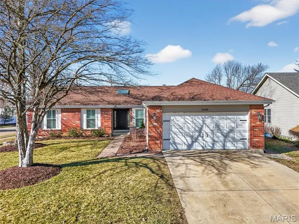 2549 Westglen Farms Dr, Ballwin, MO 63011
