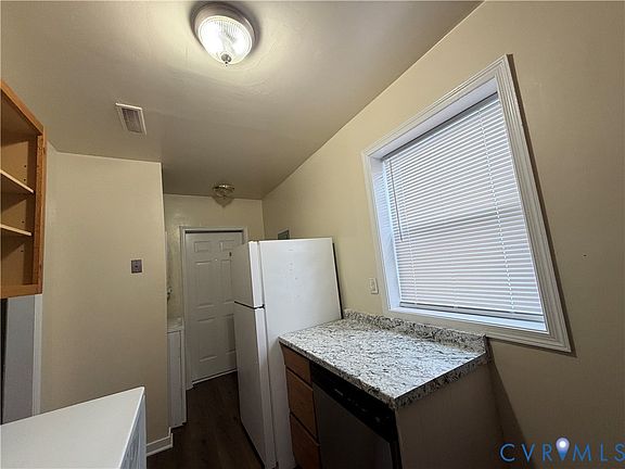 5th image of 114 S Addison St
