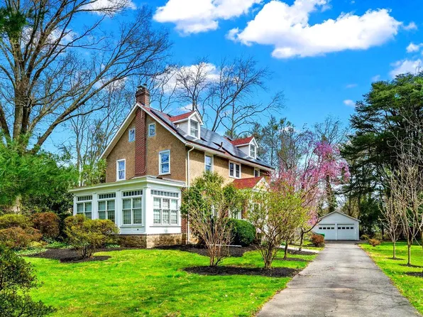 332 S Providence Rd, Wallingford, PA 19086