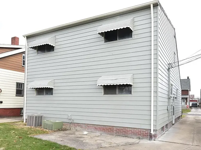 10204 S Highland Ave — Photo 15
