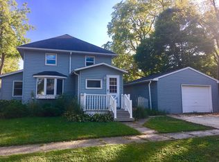 208 E Henry St, Le Roy, MN 55951