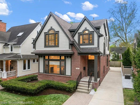 855 Wallace St, Birmingham, MI 48009