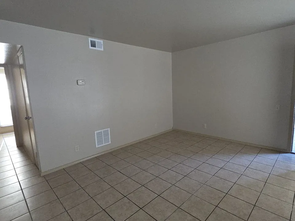 2219 E Travis St #206