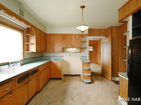 4th image of 10506 S Division Ave SE