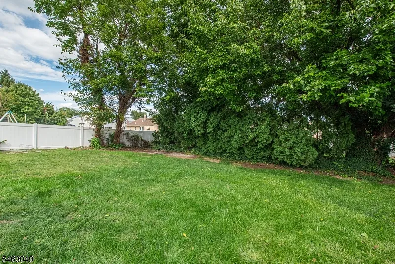 4 bed, 2.0 bath, $3,750 — Photo 2