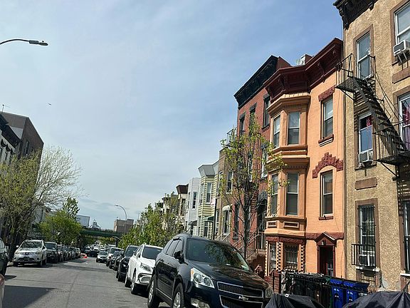4th image of 322 42nd St