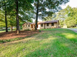 719 Rollingwood Dr, Stone Mountain, GA 30087