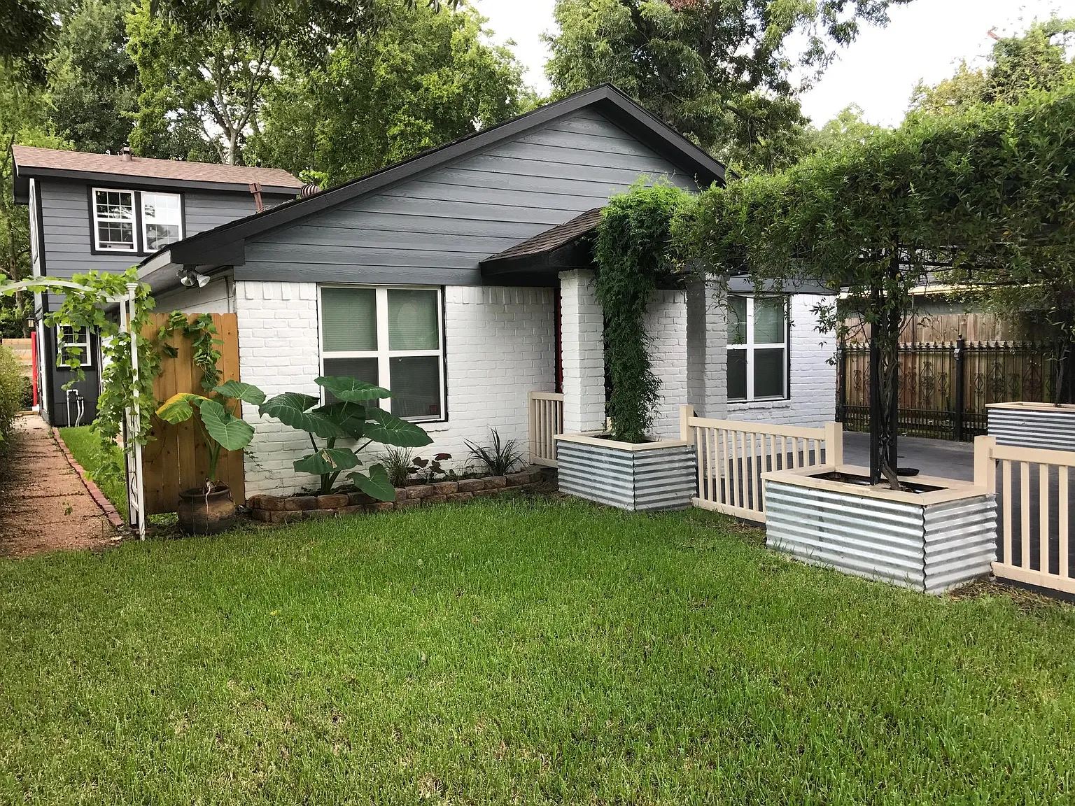 3 bed, 1750 sqft, $2,200 — Photo 1