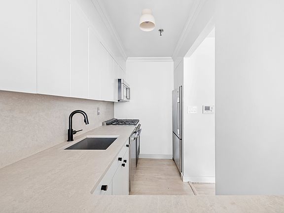 4th image of 170 John St APT 3A