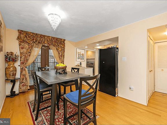 4th image of 40 Rittenhouse Dr