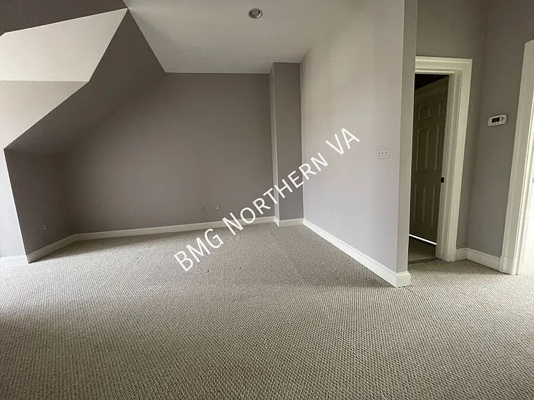 10679 Yorktown Ct — Photo 27