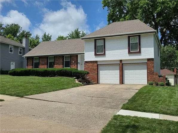 8746 Park St, Lenexa, KS 66215