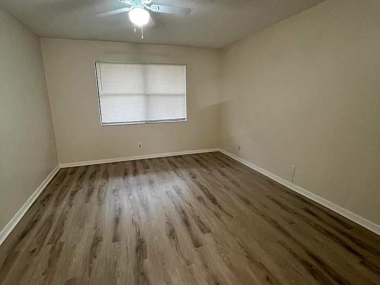 5975 Forest Hill Blvd #201 — Photo 11