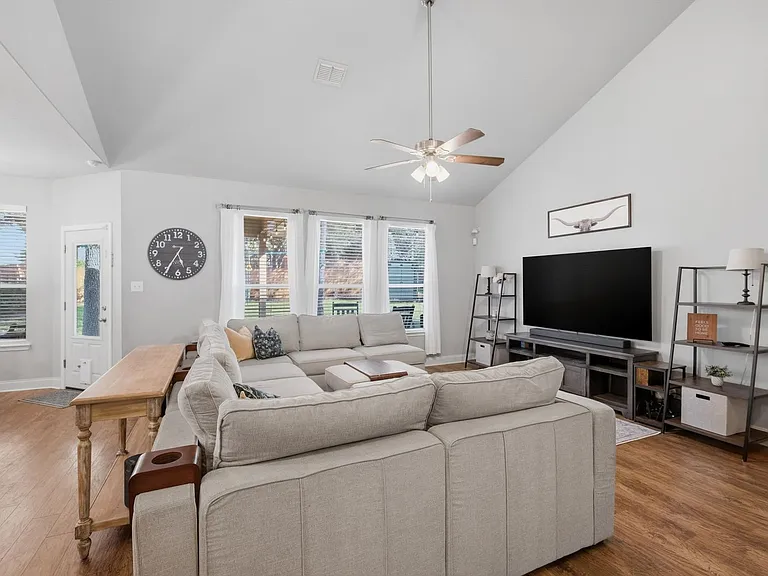 16954 Darien Wing — Photo 5