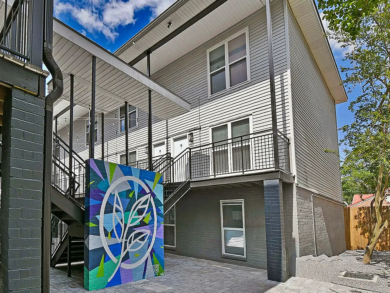 330 Ingleside Drive — Photo 3