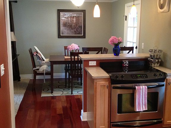 Breakfast Bar/ Eat In Area