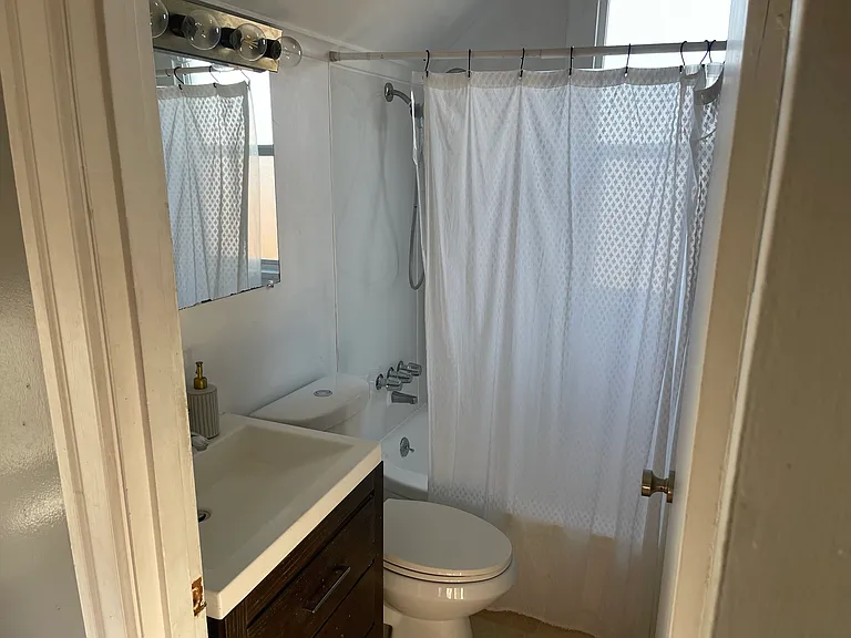 617 N Oakes St #A — Photo 8