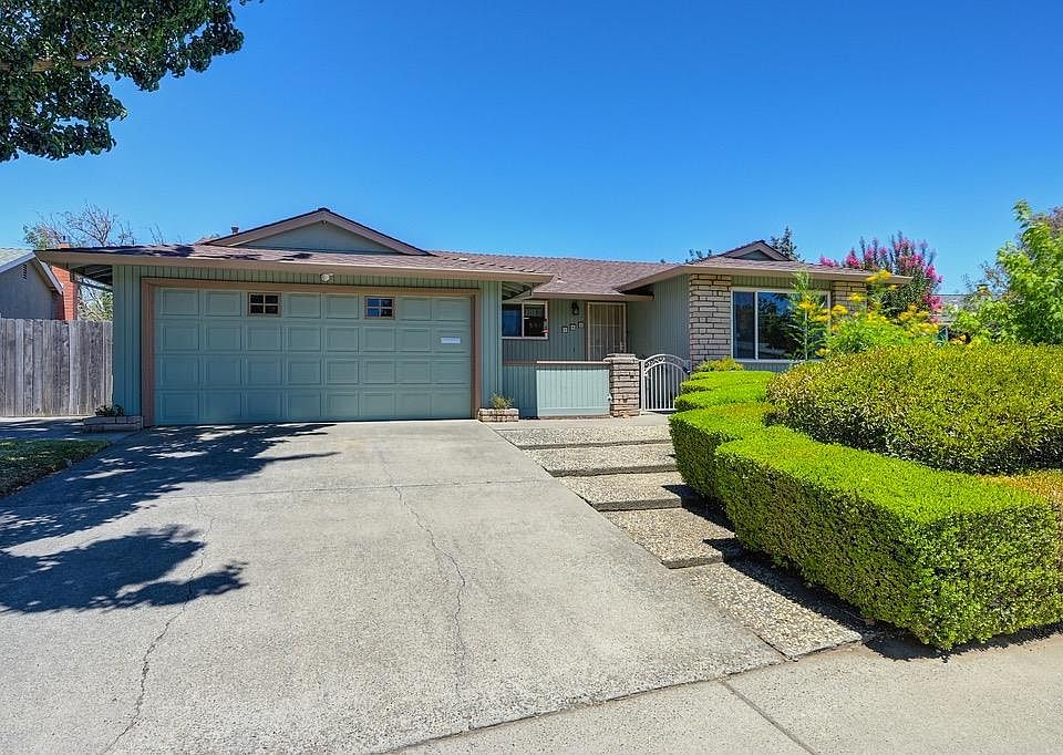 1st image of 141 Waterglen Cir