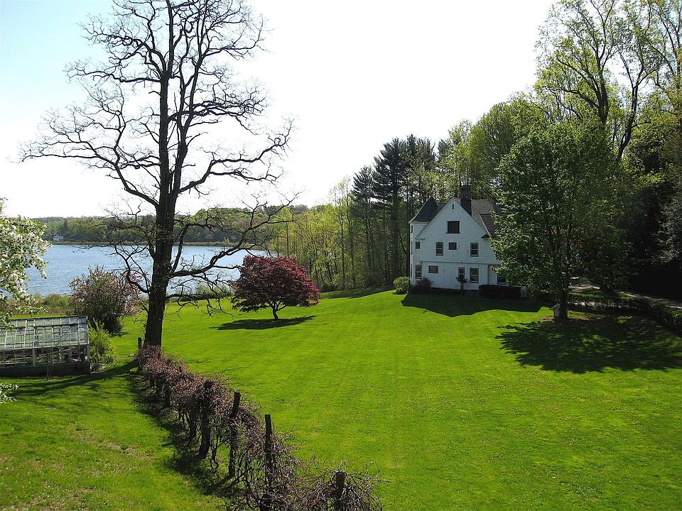 Lakeside Estate & Green House
