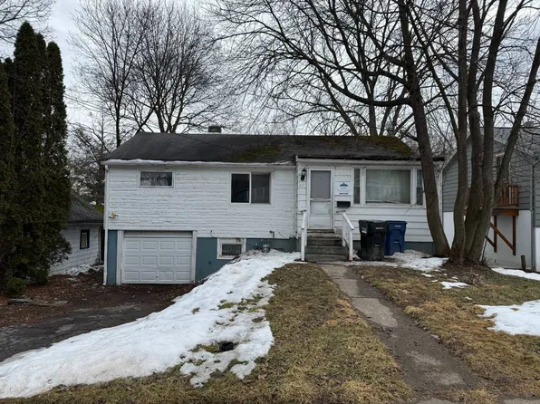 211 Kensington Pl, Syracuse, NY 13210