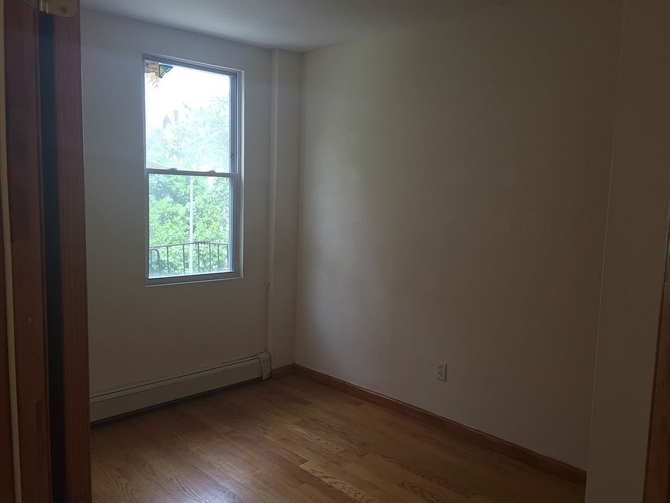 1st image of 465 Lafayette Ave APT 3
