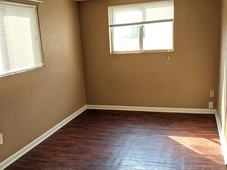 109 W Washington Ave — Photo 18