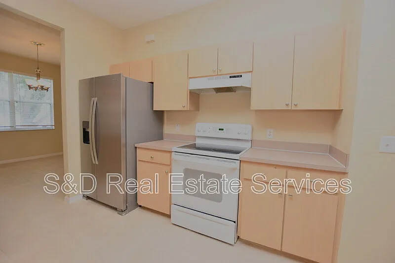 4 bed, 2.0 bath, 1859 sqft, $2,165 — Photo 4