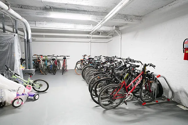 Sold by Winzone Realty Inc | media 29