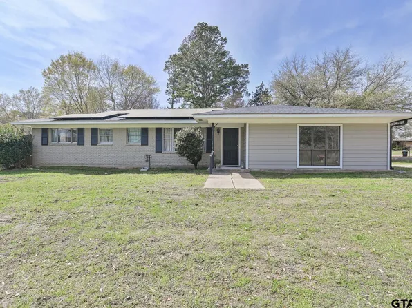 220 Calvert Ln, Gilmer, TX 75645