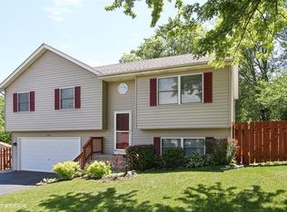 3203 Biscayne Rd, McHenry, IL 60050