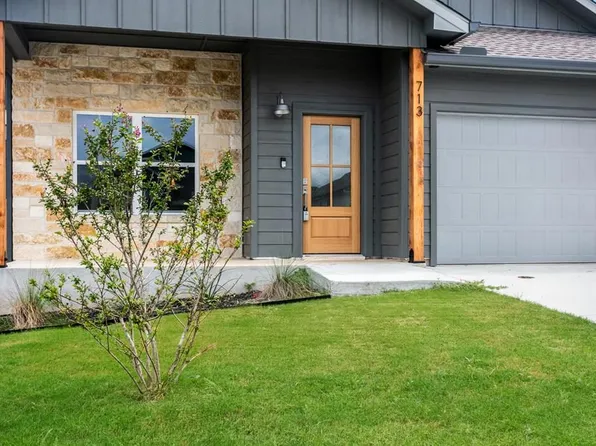 713 Wedgewood Ln, Fredericksburg, TX 78624
