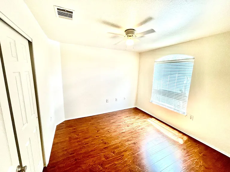 1401 Coriander Dr — Photo 11