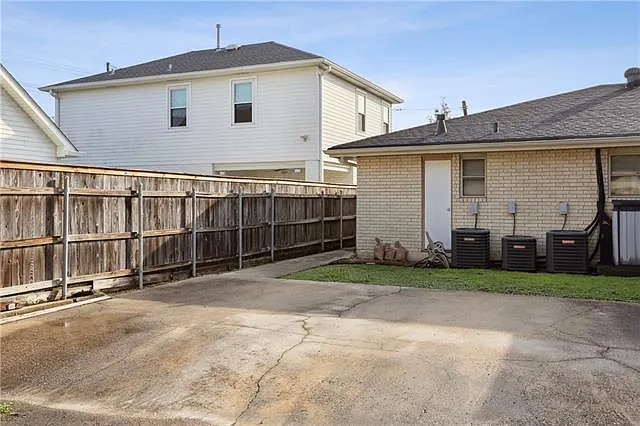 6870 Argonne Blvd — Photo 19