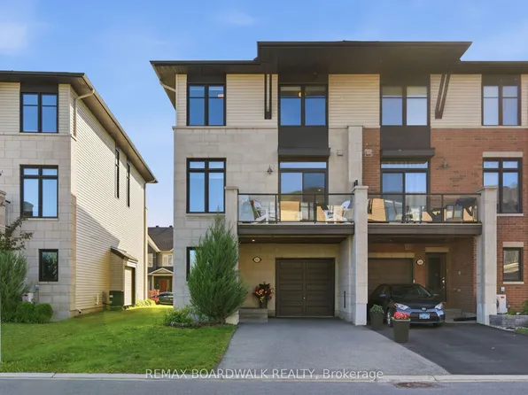 543 Labrador Cres, Ottawa, ON K1T 0R4