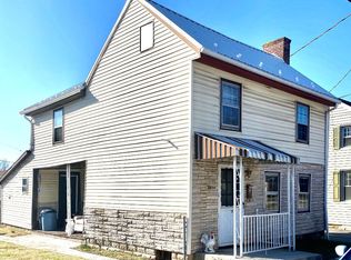 11 S Peter St, New Oxford, PA 17350
