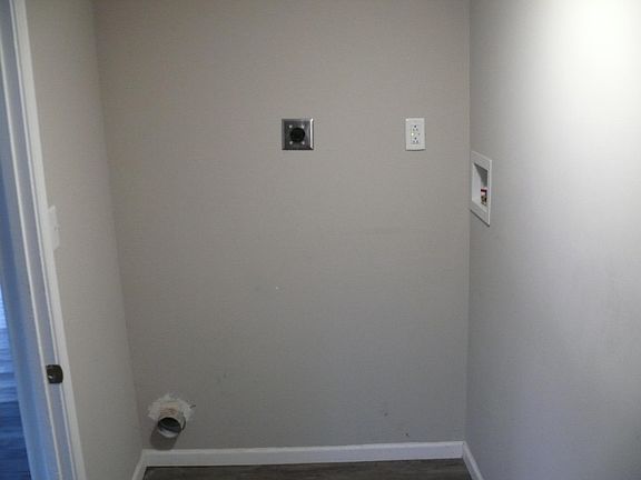 3rd image of 923 S Rogers St #5